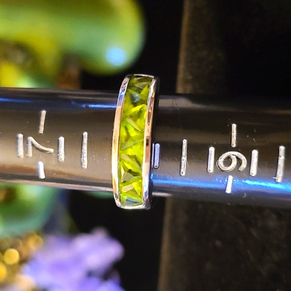 Vintage Suzanne Somers Peridot Mini Trillion Cut Size 8 Silver Ring - Picture 6 of 11